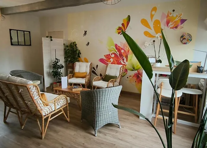 Au Nid De Mesanges Bed and Breakfast Colonzelle